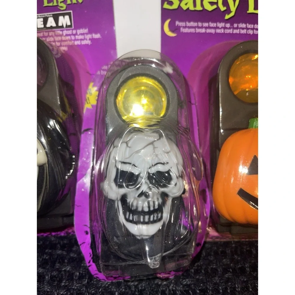 Vintage New Sealed Scream Ghost Face, Pumpkin, & Skull Wearable Safety Light Lot